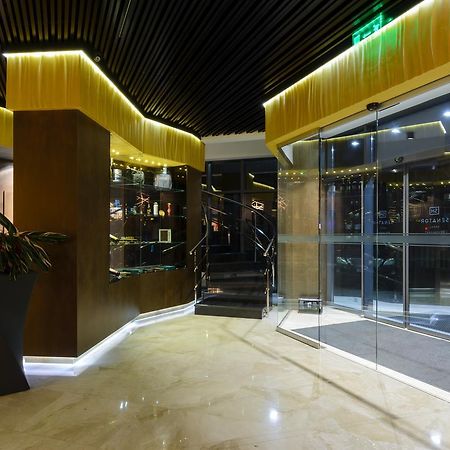 Hotel Senator كاراغاندي المظهر الخارجي الصورة